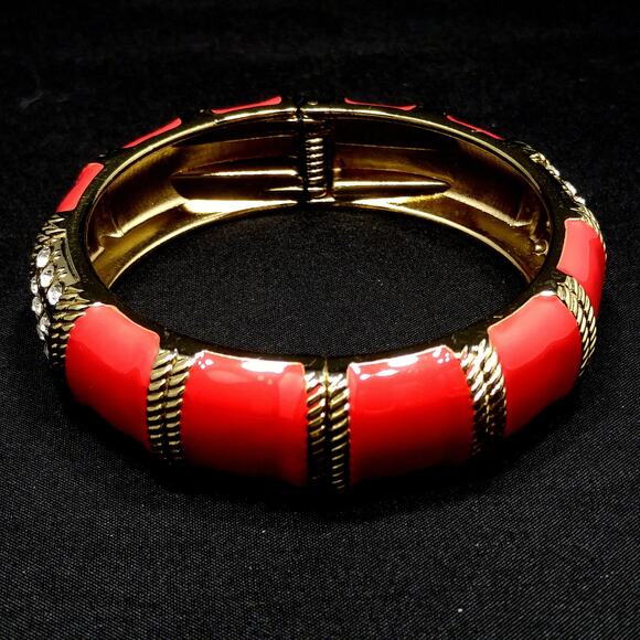 Red Enamel Gold Tone Hinged Bracelet, Clear Rhinestones, 1980s Vintage Jewelry - Picture 6 of 10